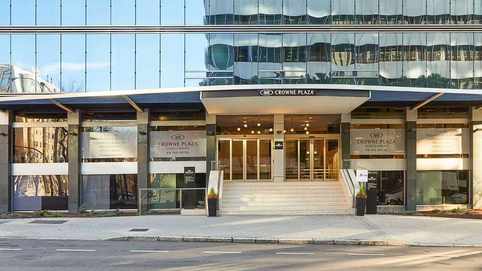 Hotel Crowne Plaza Madrid Centre Retiro - Photo 1