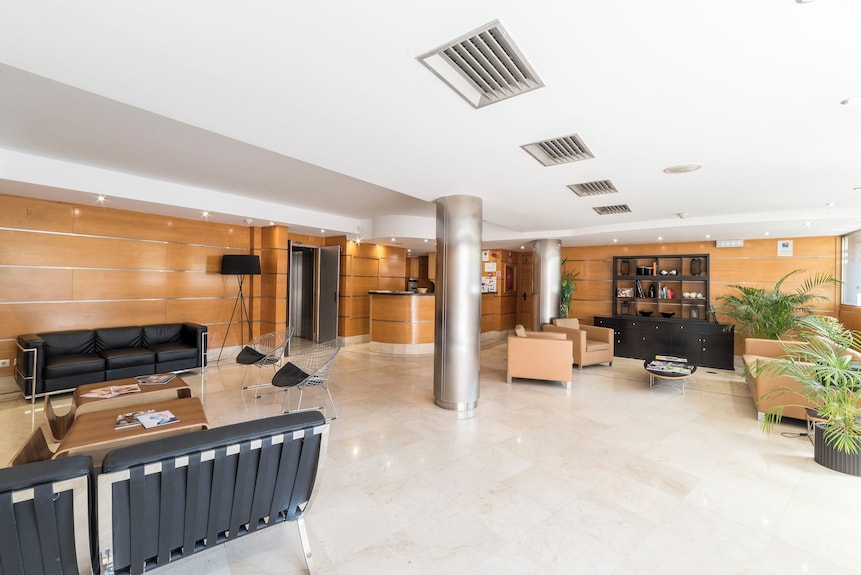 Hotel Infanta Mercedes - Photo 2